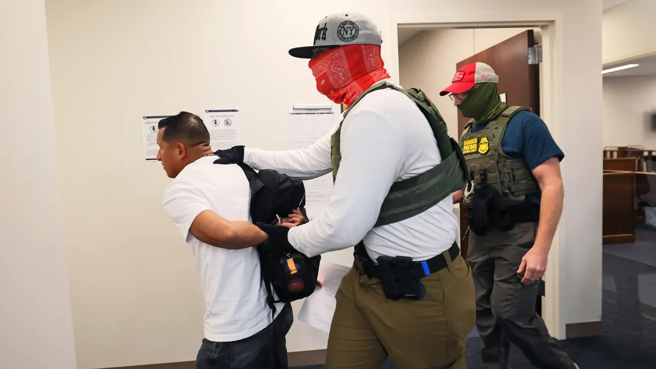 icedetenido.jpg