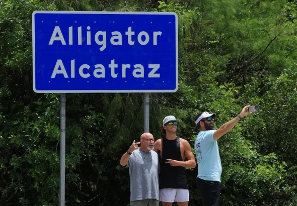 alligatoralcatraz2.jpg